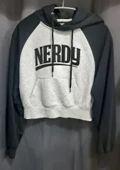ノルディ(NERDY) ウィメンズ ラグラン クロップド フーディーのサムネイル