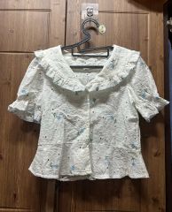 良品☆Sretsisスレトシス☆フリル付きフラワー刺繍ホワイトブラウス 
