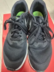 NIKE ランニングシューズ スニーカー 235 ブラック 出品のサムネイル