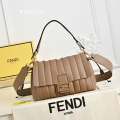 大幅値下げ  超美品良品レディース FENDI フェンディ ショルダーバッグのサムネイル
