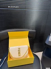 新作 期間限定☆良品  レディース  FENDI フェンディ ショルダーバッグのサムネイル