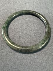 細糯種翡翠バングル 天然翡翠A貨】糯種 黒系翡翠 陽緑アクセント バングル 内径61.1mm