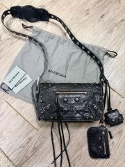 バレンシアガ ルカゴール ピアス フラップxs - メルカリ
