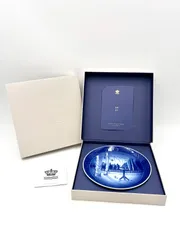 【未使用保管品】 ロイヤルコペンハーゲン RoyalCopenhagen イヤープレート 飾り皿 2021年  WinterintheGarden 庭の冬 18cm 箱付きのサムネイル
