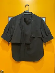 Y【Y13-53】△ UNITED TOKYO　Fサイズ　ハーフタイショートボリューム袖ブラウス　黒色のサムネイル