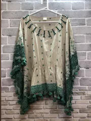 【B4-01】◇ GRACE CONTINENTAL タグ表記サイズ36 ポンチョ風トップス　ベージュ・グリーン　花刺繍のサムネイル