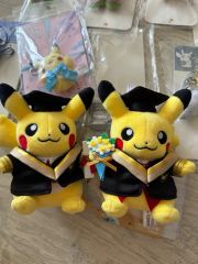 ポケモン ピカチュウ 卒業 ぬいぐるみ 2体セット - メルカリ