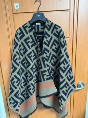 FENDI フェンディ ケープ ファンのサムネイル