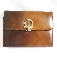 サルヴァトーレフェラガモ Salvatore Ferragamo ミニクラッチバッグ ポーチ ガンチーニ エナメル ブラウン グラデーション 2sa7679のサムネイル