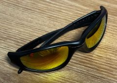 菅田将暉着用 Oakley オークリースクエアサングラス - メルカリ