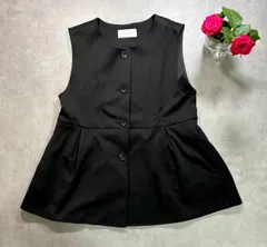 【美品】GLOBAL WORK グローバルワーク ペプラム ジレ ベスト ブラック 黒 ノーカラー フレア 美シルエット 通勤 オフィス きれいめ 大人可愛い トレンド チュニック トップスのサムネイル