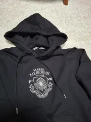 (The First 特価) Mardi Mercredi ブラック フーディー Tシャツ Free!のサムネイル