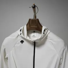 DESCENTE レディース 夏 軽量 機能性 フードジップアップのサムネイル
