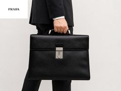 ●PRADA Prada Briefcase Saffiano Cowhide Leather Duffle Bag / mo-A-215-6129-4.4 / Business Bag / Authentic / Genuine / Durable / Functional / Hard to Find A high-quality leather business bag with a simple and easy-to-use design.
