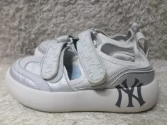 230 MLB FREEDOM バックル スニーカー 中古 靴のサムネイル