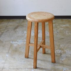 古く味のある木製の丸椅子　スツール　チェア　古道具　古家具 古く味のある木製の丸椅子 スツール チェア 古道具 古家具 - メルカリ