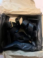 新品 バーバリー サンダル ヒール ブラックのサムネイル