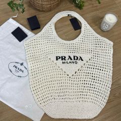 PRADAプラダ クロシェトートバッグ 1BG393 カゴバッグ ラフィア 現行