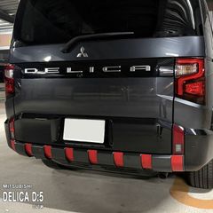新車外し未使用、新型デリカD5純正リアガーニッシュ一体リアエンブレム