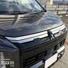 新車外し未使用、新型デリカD5純正リアガーニッシュ一体リアエンブレム