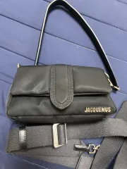 JACQUEMUS ジャックムス 르 プチ Bambi 무 나일론 ミニ パフ 나일론 バッグ ブラックのサムネイル