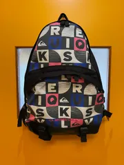 【C1-67】☆ QUIKSILVER　リュックサック　黒色×多色　プリント柄のサムネイル