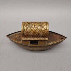 Boat-shaped water dropper inkstone, calligraphy tool, stationery, craft, art object, ornament.