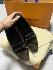 (新品) ルイヴィトン モノグラム ドライビングシューズ モカシン 37 235 240のサムネイル