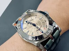 ロジェ・デュブイ イージーダイバー 45mm ウォッチのサムネイル