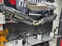 わ*ー様 Akrapovic YZF-R1 マフラー カーボンカバー - メルカリ