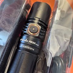 FENIX PD35 V3.0 ブラック フラッシュライト - メルカリ