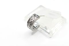 新品 未使用 ライオンハート ブリリアントカット ピアス エポキシ