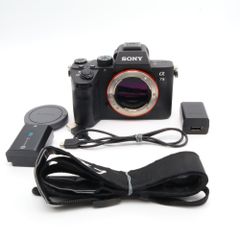 SONY α7 III ILCE-7M3 ボディ 美品 シャッター2396回 - メルカリ