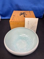 塚本快示　青白磁 大輪菊文高台皿 木箱付き 塚本快示 青白磁 大輪菊文高台皿 木箱付き - メルカリ