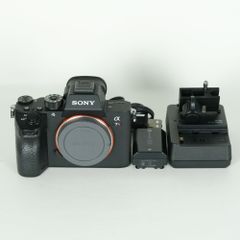 美品Sony α7 III ILCE-7Mシャッター1574回 良品 | シャッター数24,940回] SONY α7 III（ILCE-7M3） [ボディ