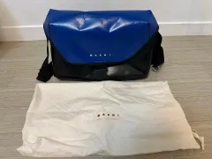 マルニ クロスバック (ブルー/ブラック)のサムネイル
