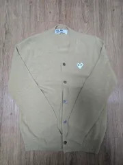 COMME des GARCONS PLAY 白 ハート ワッペン ロゴ カーディガン Lサイズのサムネイル