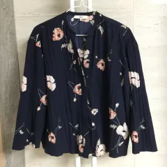 Vince ヴィンス フラワー プリーツ ブラウス XSのサムネイル