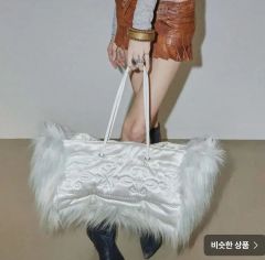 ファー付き トートバッグ ピンク サテン 刺繍 SCULPTOR - メルカリ