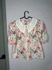 花柄シアーブラウス ビジュー襟 パフスリーブ - メルカリ