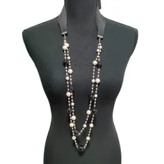 良品 INGEBORG インゲボルグ パール調 リボン ロングネックレス アクセサリー 箱付き ブラック ホワイト レディース 古着 中古 USEDのサムネイル