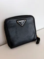 PRADA プラダ 二つ折り財布 サフィアーノレザー ブラック 三角ロゴのサムネイル