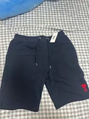 新品 アミ ハー トロゴ ハーフパンツ XLのサムネイル