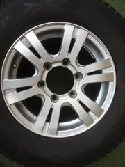 【中古】 送料込み 社外ツイン6S 195/80R15 スタッドレスタイヤ4本SET E26 E25 キャラバン NV350 いすゞ コモのサムネイル