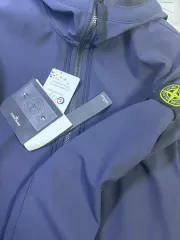 新品)STONE ISLAND ストーンアイランド s/s ソフトシェル Mのサムネイル