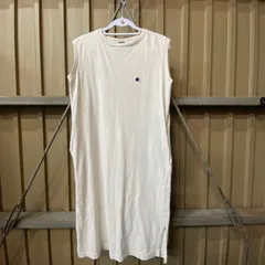 チャンピオン ノースリーブワンピース ホワイト ロング丈 Tシャツワンピース クルーネック サイドスリット サイドポケット ワンポイントロゴ 胸元刺繍 バックロゴのサムネイル