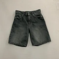 36 ZADIG&VOLTAIRE ザディグ・エ・ヴォルテール ブラックデニム バミューダ デニムショーツ デニムハーフパンツのサムネイル