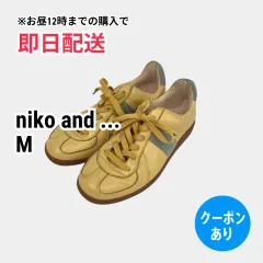 niko and ... ニコアンド スニーカー M ベージュ 合成皮革/人工皮革 無地 ライン柄 紐 ローカット スエード レディースのサムネイル