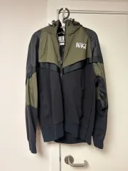 ナイキ SACAI ジップアップ ジャケット カーキ/ブラックのサムネイル