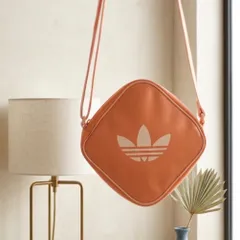 adidas ミニショルダー バック オレンジ ダイヤモンド型のサムネイル